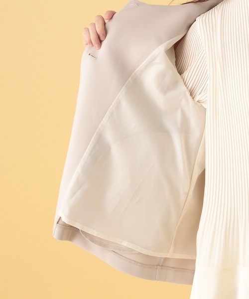 Elura（エルーラ）の「≪入卒/セレモニー/通勤≫ダンボールソデコンジャケット/602140（ノーカラージャケット・レディース・グレイッシュベージュ/ネイビー・FREE）」の17枚目の写真