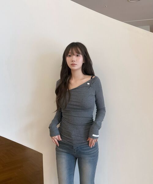 ZEROPLANET（ゼロプラネット）の「クロエ アンバランススリーブトップ [グレー]（Tシャツ/カットソー・レディース・グレー・MEDIUM/SMALL）」の8枚目の写真
