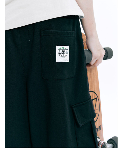 OURPOCKETS(アワーポケッツ)の「アワーポケットカーゴポケットスウェットハーフパンツ(Zブラック)(その他パンツ・レディース・ブラック・MEDIUM/X-LARGE)」の5枚目の写真
