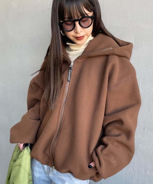 AMERICANA（アメリカーナ）の「【WEB限定】[Americana/アメリカーナ] ワンポイント刺繍ロゴ フリースフードジャケット（その他アウター・レディース・グレイッシュベージュ/ブラウン・ONE SIZE）」の2枚目の写真