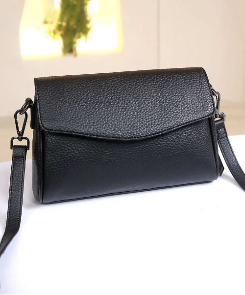 NiiNa(ニーナ)の「【 NiiNa / ニーナ 】高品質レザー2WAYスリムショルダーバッグ(ショルダーバッグ・レディース・グレイッシュベージュ/ホワイト/ブラウン/ブラック・FREE)」の2枚目の写真