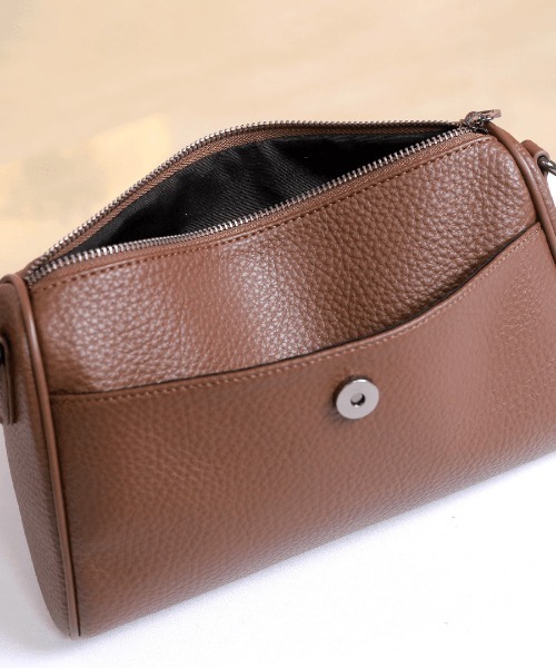 NiiNa(ニーナ)の「【 NiiNa / ニーナ 】高品質レザー2WAYスリムショルダーバッグ(ショルダーバッグ・レディース・グレイッシュベージュ/ホワイト/ブラウン/ブラック・FREE)」の6枚目の写真