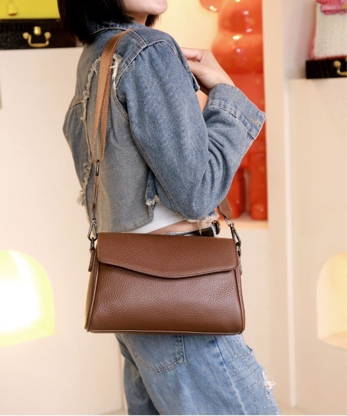 NiiNa(ニーナ)の「【 NiiNa / ニーナ 】高品質レザー2WAYスリムショルダーバッグ(ショルダーバッグ・レディース・グレイッシュベージュ/ホワイト/ブラウン/ブラック・FREE)」の8枚目の写真