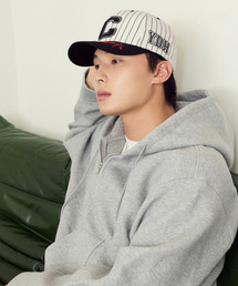 CASE A LOT（ケースアロット）の「[ケースアラットXユンドンヒ] Cロゴボールキャップ - ストライプブラック（キャップ）」