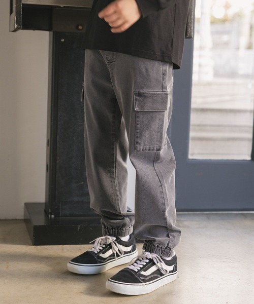 GLOBAL WORK（グローバルワーク）の「スゴラクストレッチカーゴパンツ/611237（カーゴパンツ・キッズ・ブラック系その他/チャコールグレー/ブルー/ブラック/カーキ・130cm/140cm/150cm/160cm）」の3枚目の写真