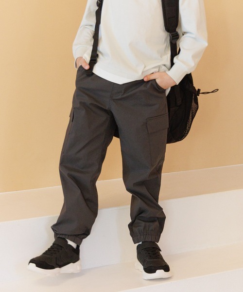 GLOBAL WORK（グローバルワーク）の「スゴラクストレッチカーゴパンツ/611237（カーゴパンツ・キッズ・ブラック系その他/チャコールグレー/ブルー/ブラック/カーキ・130cm/140cm/150cm/160cm）」の4枚目の写真