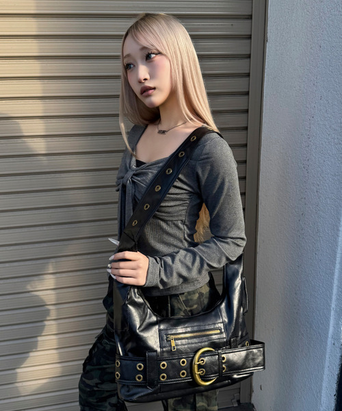 DAESE TOKYO(デセトウキョウ)の「『DAESE TOKYO/デセトウキョウ』ベルトデザインバッグ(ショルダーバッグ・レディース・ブラック・FREE)」の1枚目の写真