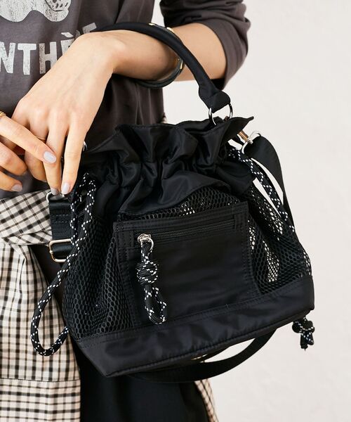 le.coeur blanc（ルクールブラン）の「メッシュフリルデザイン巾着バッグ（ショルダーバッグ・レディース・ベージュ/ブラック・FREE）」の14枚目の写真