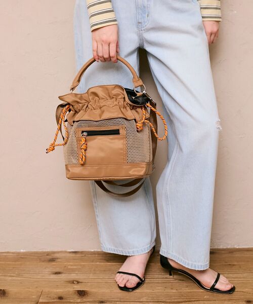 le.coeur blanc（ルクールブラン）の「メッシュフリルデザイン巾着バッグ（ショルダーバッグ・レディース・ベージュ/ブラック・FREE）」の8枚目の写真