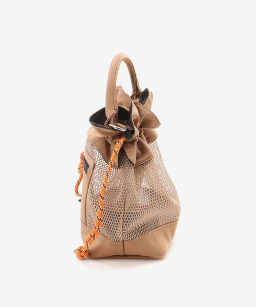 le.coeur blanc（ルクールブラン）の「メッシュフリルデザイン巾着バッグ（ショルダーバッグ・レディース・ベージュ/ブラック・FREE）」の3枚目の写真