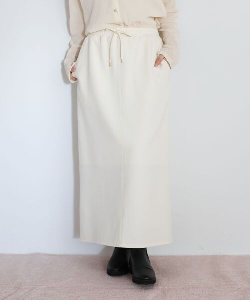 le.coeur blanc（ルクールブラン）の「カットジョーゼットナロースカート（スカート・レディース・オフホワイト/ライトグレー/ネイビー・38）」の4枚目の写真
