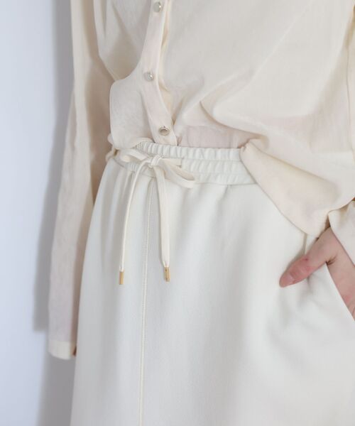 le.coeur blanc（ルクールブラン）の「カットジョーゼットナロースカート（スカート・レディース・オフホワイト/ライトグレー/ネイビー・38）」の6枚目の写真