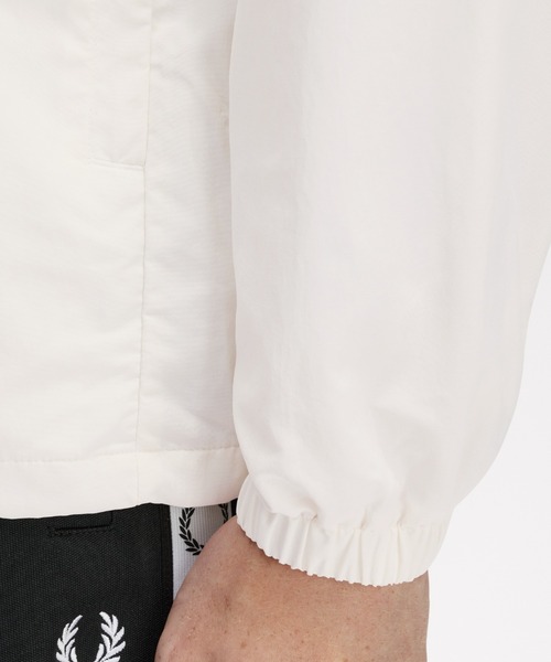 FRED PERRY（フレッドペリー）の「Hooded Shell Jacket／フードシェルジャケット（ブルゾン・メンズ・ホワイト/グレー・S/M/L）」の6枚目の写真