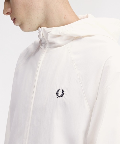 FRED PERRY（フレッドペリー）の「Hooded Shell Jacket／フードシェルジャケット（ブルゾン・メンズ・ホワイト/グレー・S/M/L）」の4枚目の写真