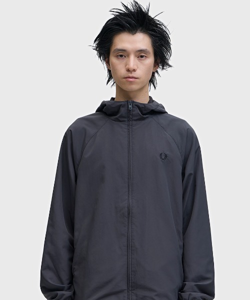 FRED PERRY（フレッドペリー）の「Hooded Shell Jacket／フードシェルジャケット（ブルゾン・メンズ・ホワイト/グレー・S/M/L）」の19枚目の写真