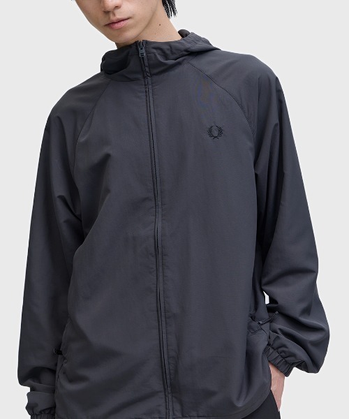 FRED PERRY（フレッドペリー）の「Hooded Shell Jacket／フードシェルジャケット（ブルゾン・メンズ・ホワイト/グレー・S/M/L）」の18枚目の写真