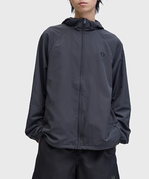 FRED PERRY（フレッドペリー）の「Hooded Shell Jacket／フードシェルジャケット（ブルゾン・メンズ・ホワイト/グレー・S/M/L）」の16枚目の写真