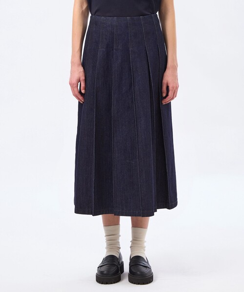 MACKINTOSH PHILOSOPHY（ﾏｯｷﾝﾄｯｼｭ ﾌｨﾛｿﾌｨｰ）の「【LEE4月号/蛯原友里さん着用】コットンデニムプリーツスカート（デニムスカート・レディース・ダークネイビー・36/38/40）」の10枚目の写真