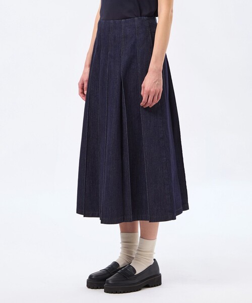MACKINTOSH PHILOSOPHY（ﾏｯｷﾝﾄｯｼｭ ﾌｨﾛｿﾌｨｰ）の「【LEE4月号/蛯原友里さん着用】コットンデニムプリーツスカート（デニムスカート・レディース・ダークネイビー・36/38/40）」の7枚目の写真