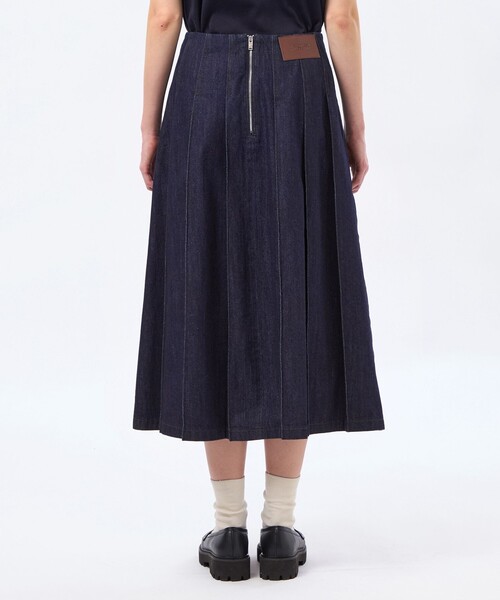 MACKINTOSH PHILOSOPHY（ﾏｯｷﾝﾄｯｼｭ ﾌｨﾛｿﾌｨｰ）の「【LEE4月号/蛯原友里さん着用】コットンデニムプリーツスカート（デニムスカート・レディース・ダークネイビー・36/38/40）」の6枚目の写真