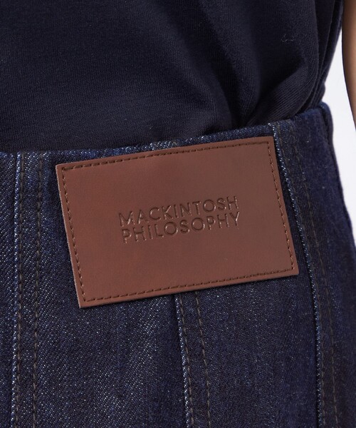 MACKINTOSH PHILOSOPHY（ﾏｯｷﾝﾄｯｼｭ ﾌｨﾛｿﾌｨｰ）の「【LEE4月号/蛯原友里さん着用】コットンデニムプリーツスカート（デニムスカート・レディース・ダークネイビー・36/38/40）」の4枚目の写真