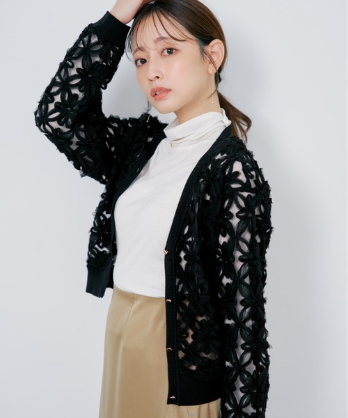COHINA(コヒナ)の「フラワーエンブロイダリーカーディガン 【低身長・小柄女性】(カーディガン/ボレロ・レディース・ブラック/ホワイト・ONE SIZE)」の22枚目の写真