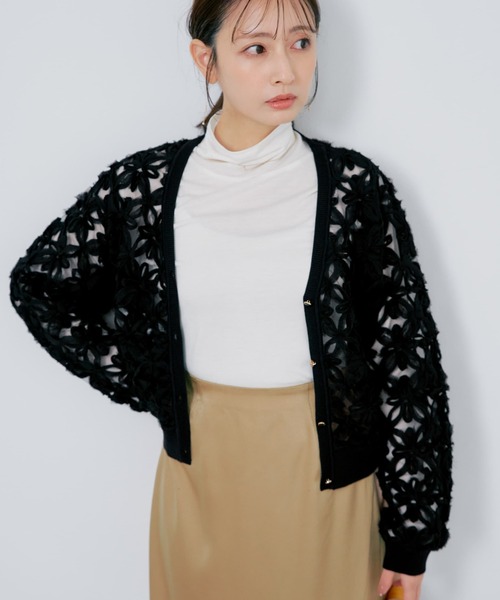 COHINA(コヒナ)の「フラワーエンブロイダリーカーディガン 【低身長・小柄女性】(カーディガン/ボレロ・レディース・ブラック/ホワイト・ONE SIZE)」の21枚目の写真