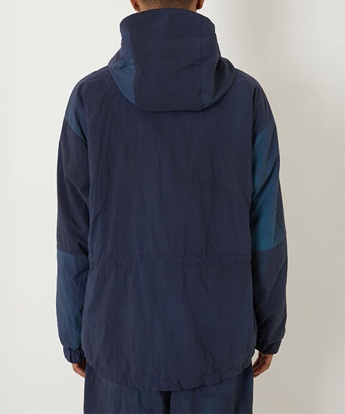 BLUE BLUE JAPAN（ブルーブルージャパン）の「ニショクゾメ リサイクルナイロン アノラック（ブルゾン・メンズ・モカ・S/M/L/XL）」の3枚目の写真