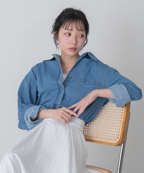 MISCH MASCH(ミッシュマッシュ)の「2026春夏新作 WEB限定 ベーシックデニムシャツ(シャツ/ブラウス・レディース・ネイビー/ブルー・フリ-)」の2枚目の写真