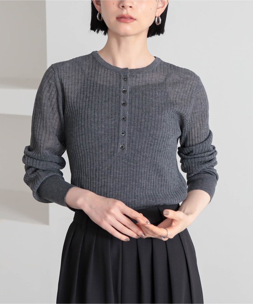 for/c(フォーシー)の「ヘンリーネックシアーニット【サスティナブル】(ニット/セーター・レディース・ブラック/オフホワイト/チャコールグレー/ピンク・L/LL/M)」の3枚目の写真