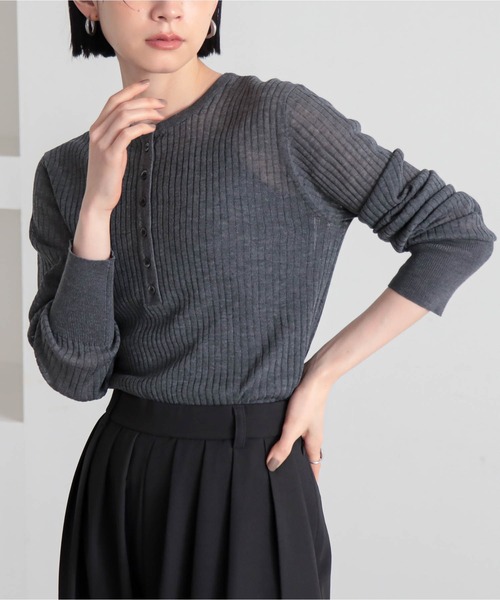 for/c(フォーシー)の「ヘンリーネックシアーニット【サスティナブル】(ニット/セーター・レディース・ブラック/オフホワイト/チャコールグレー/ピンク・L/LL/M)」の21枚目の写真