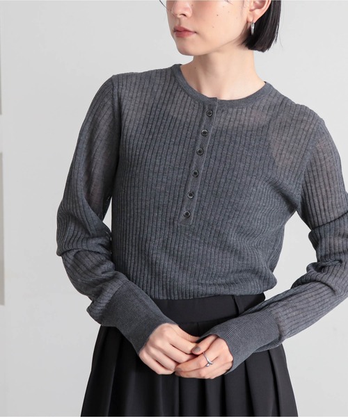 for/c(フォーシー)の「ヘンリーネックシアーニット【サスティナブル】(ニット/セーター・レディース・ブラック/オフホワイト/チャコールグレー/ピンク・L/LL/M)」の22枚目の写真
