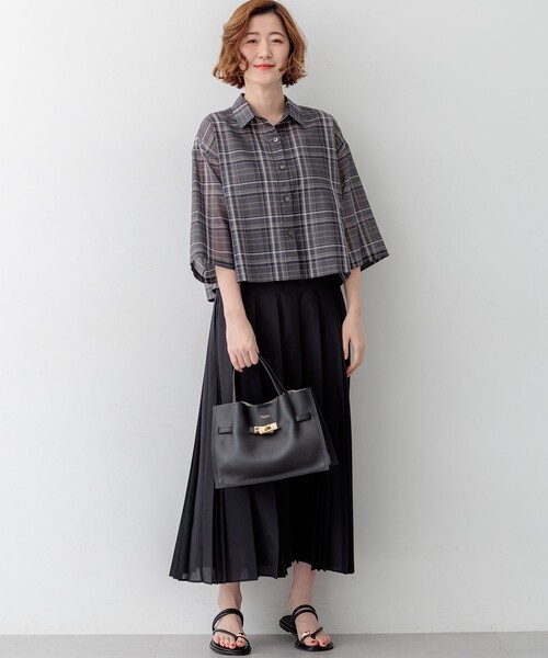 23区 L（ニジュウサンクオオキイサイズ）の「ハイツイストシアーチェック クロップド シャツ（シャツ/ブラウス・レディース・グレー系3/ダークブラウン系3・46/44）」の7枚目の写真