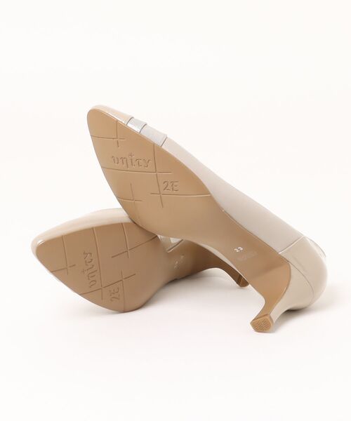 UNITY(ユニティ)の「ポインテッドトゥ素材コンビパンプス(パンプス・レディース・グレー/ブラック・22.5cm/23.0cm/23.5cm/24.0cm/24.5cm)」の4枚目の写真