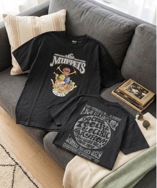ALWAYS GOOD TIME(オルウェイズグッドタイム)の「【MUPPETS/マペッツ】ヴィンテージライクUSD加工プリント半袖Tシャツ / アニマルバンドデザイン/ユニセックス(Tシャツ/カットソー・メンズ・ホワイト系その他/ブラック系その他/アイボリー/スミクロ・M/L/LL)」の3枚目の写真