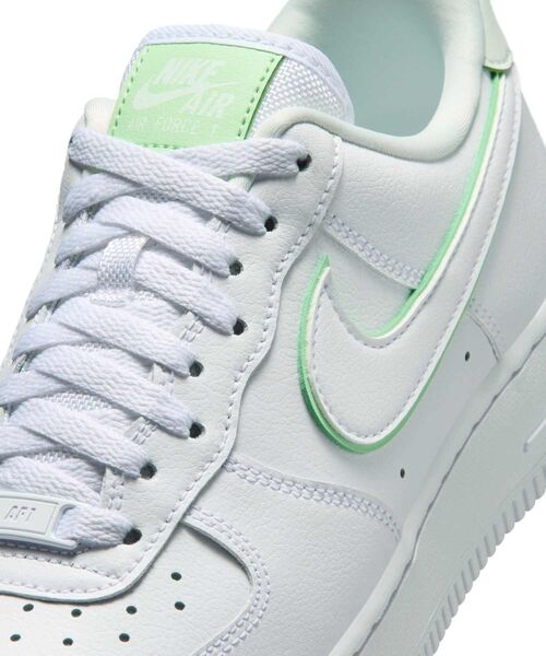 NIKE(ナイキ)の「ナイキ エア フォース 1 '07 エッセンシャル ウィメンズシューズ / Nike Air Force 1 '07 Essential Women's Shoes IO4226-103 White(スニーカー・レディース・ホワイト・25/24.5/24/23.5/23/26/25.5/22.5/22)」の7枚目の写真
