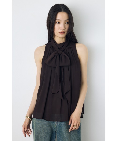 AZUL by moussy（アズールバイマウジー）の「シフォンノースリーブブラウス（シャツ/ブラウス・レディース・ライトカーキ/ブラウン/オフホワイト・SMALL/MEDIUM）」の2枚目の写真