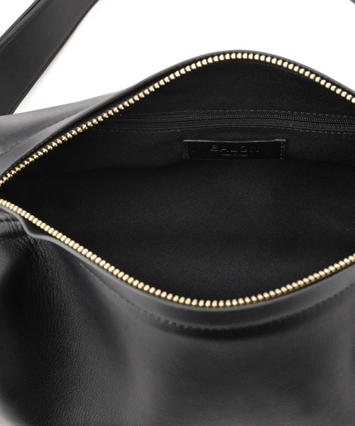SALON adam et rope'(サロン アダム エ ロペ)の「【WEB限定】スプリットレザーワイドベルトショルダーバッグ(ショルダーバッグ・レディース・グレー系その他/ブラック・FREE)」の13枚目の写真