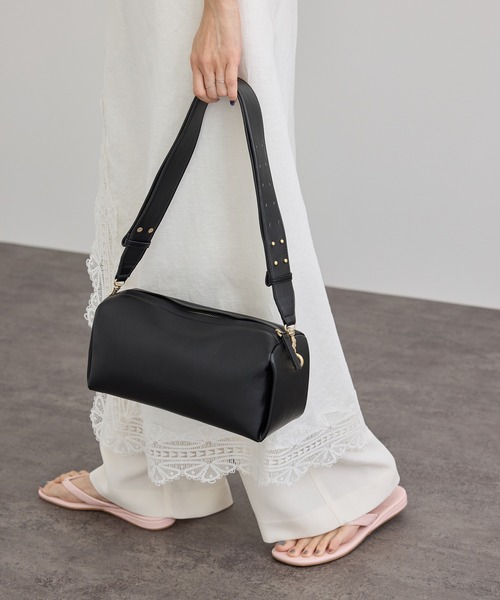 SALON adam et rope'(サロン アダム エ ロペ)の「【WEB限定】スプリットレザーワイドベルトショルダーバッグ(ショルダーバッグ・レディース・グレー系その他/ブラック・FREE)」の10枚目の写真