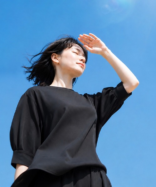 itto...(イット)の「【接触冷感&UVカット】ひんやりさらさらジョーゼットパフスリーブブラウス(Tシャツ/カットソー・レディース・チャコール/グレー/ブラック/オフホワイト・FREE)」の18枚目の写真