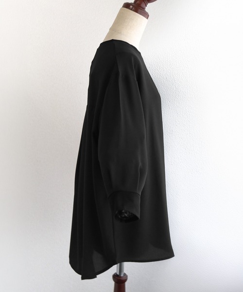 itto...(イット)の「【接触冷感&UVカット】ひんやりさらさらジョーゼットパフスリーブブラウス(Tシャツ/カットソー・レディース・チャコール/グレー/ブラック/オフホワイト・FREE)」の22枚目の写真