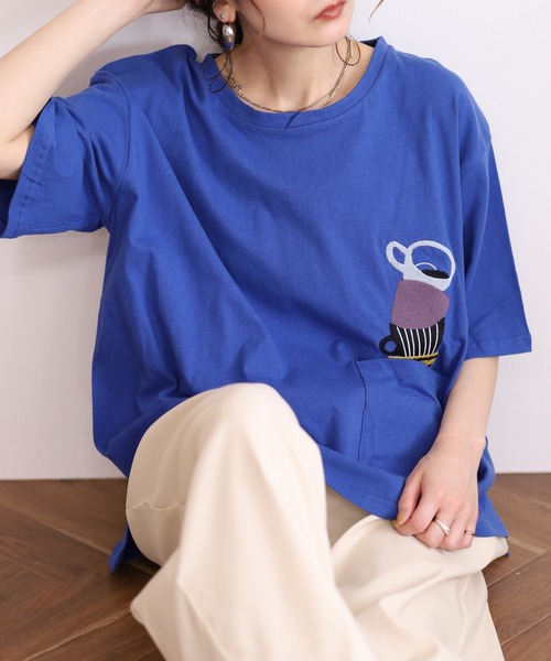 Emago(イマゴ)の「EMAGO マグカップ刺繍T(Tシャツ/カットソー・レディース・ブルー/アイボリー/ブラック・FREE)」の3枚目の写真