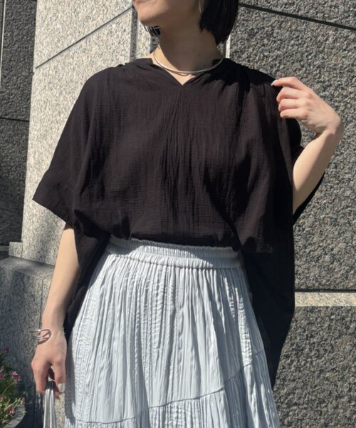 Jena espace merveilleux(ジェナ エスパスメルヴェイユ)の「ヨウリュウスキッパーブラウス(シャツ/ブラウス・レディース・ライトベージュ/ブラック・FREE)」の1枚目の写真