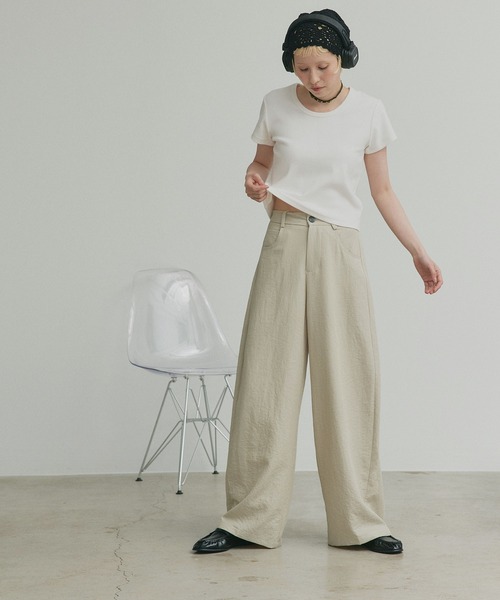 ad thie(アドティエ)の「ベーシック カーブパンツ(その他パンツ・レディース・ベージュ/ネイビー・LARGE/MEDIUM)」の1枚目の写真