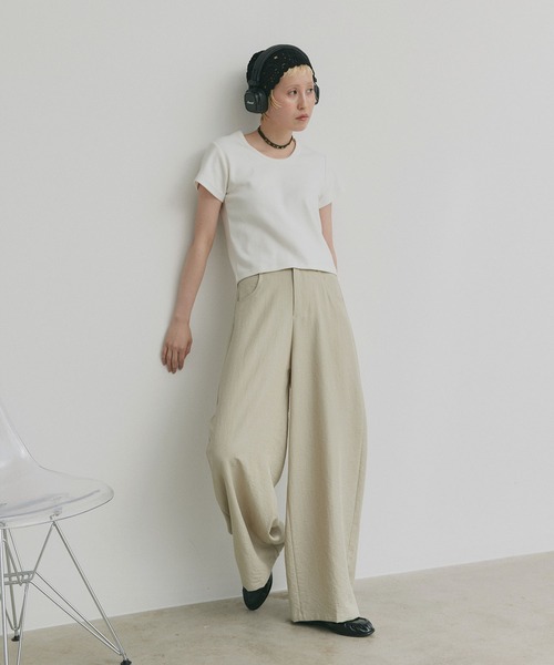 ad thie(アドティエ)の「ベーシック カーブパンツ(その他パンツ・レディース・ベージュ/ネイビー・LARGE/MEDIUM)」の3枚目の写真
