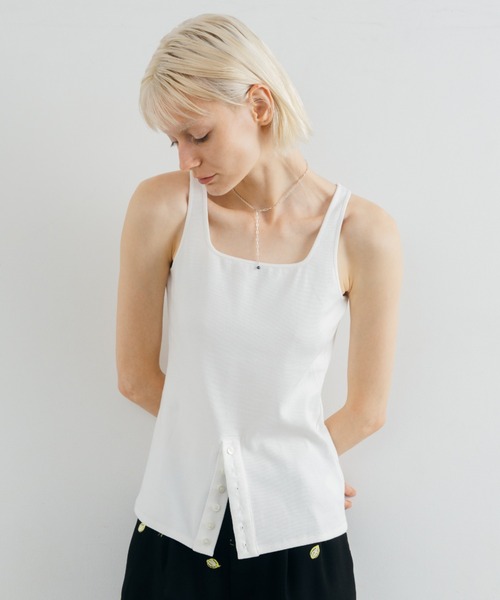 CREDONA(クレドナ)の「CUT TANK TOP/カットタンクトップ(タンクトップ・レディース・ブラック/ホワイト/ベージュ系その他・FREE)」の2枚目の写真