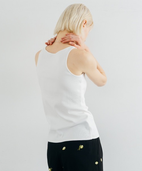 CREDONA(クレドナ)の「CUT TANK TOP/カットタンクトップ(タンクトップ・レディース・ブラック/ホワイト/ベージュ系その他・FREE)」の9枚目の写真