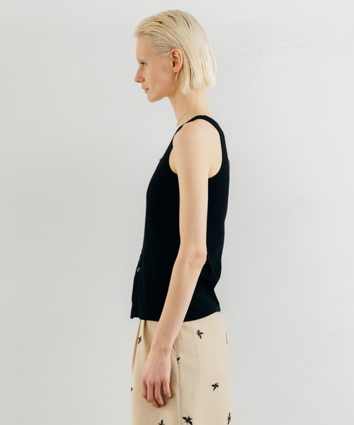 CREDONA(クレドナ)の「CUT TANK TOP/カットタンクトップ(タンクトップ・レディース・ブラック/ホワイト/ベージュ系その他・FREE)」の18枚目の写真