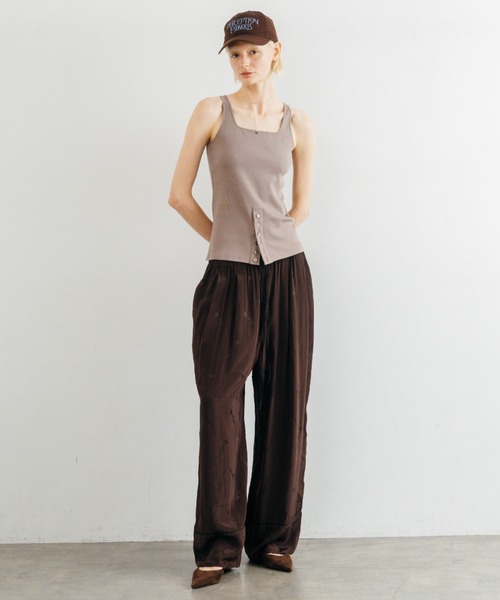 CREDONA(クレドナ)の「CUT TANK TOP/カットタンクトップ(タンクトップ・レディース・ブラック/ホワイト/ベージュ系その他・FREE)」の4枚目の写真