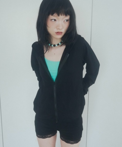 chernyy(チェルニー)の「chernyy double zip-up stretch hoodie / ダブルジップコンパクトフーディー(パーカー・レディース・グレー/ブラック/プラム・SMALL/LARGE/MEDIUM)」の1枚目の写真